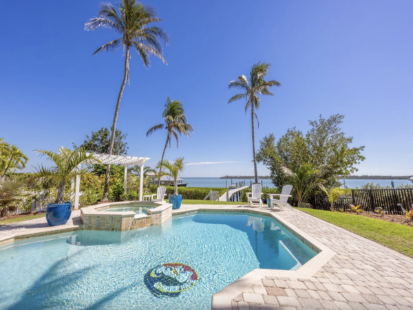 Bay to Gulf  Luxury Five Bedroom Vacation Home with Pool